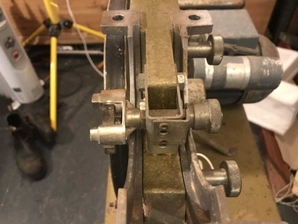 Scheppach HBS32 alsó lapvezető