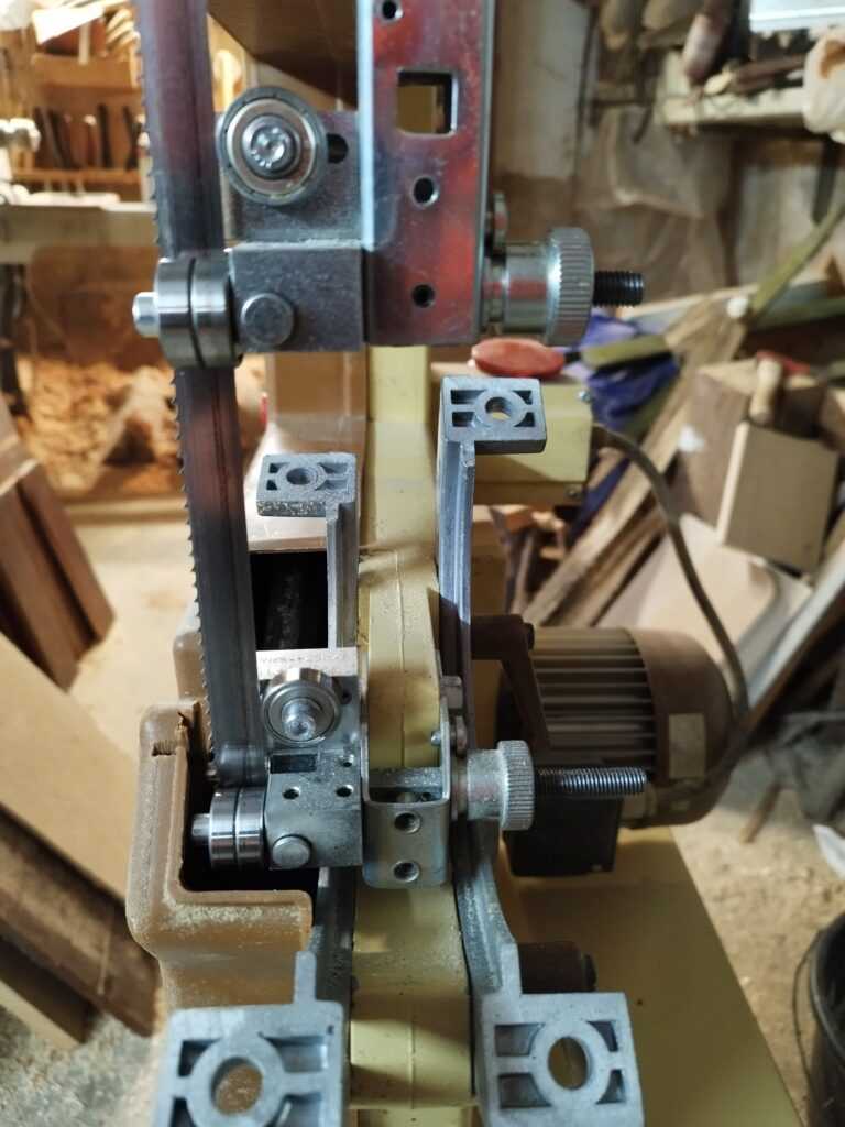 Scheppach HBS 32 szalagfűrész lapvezetés