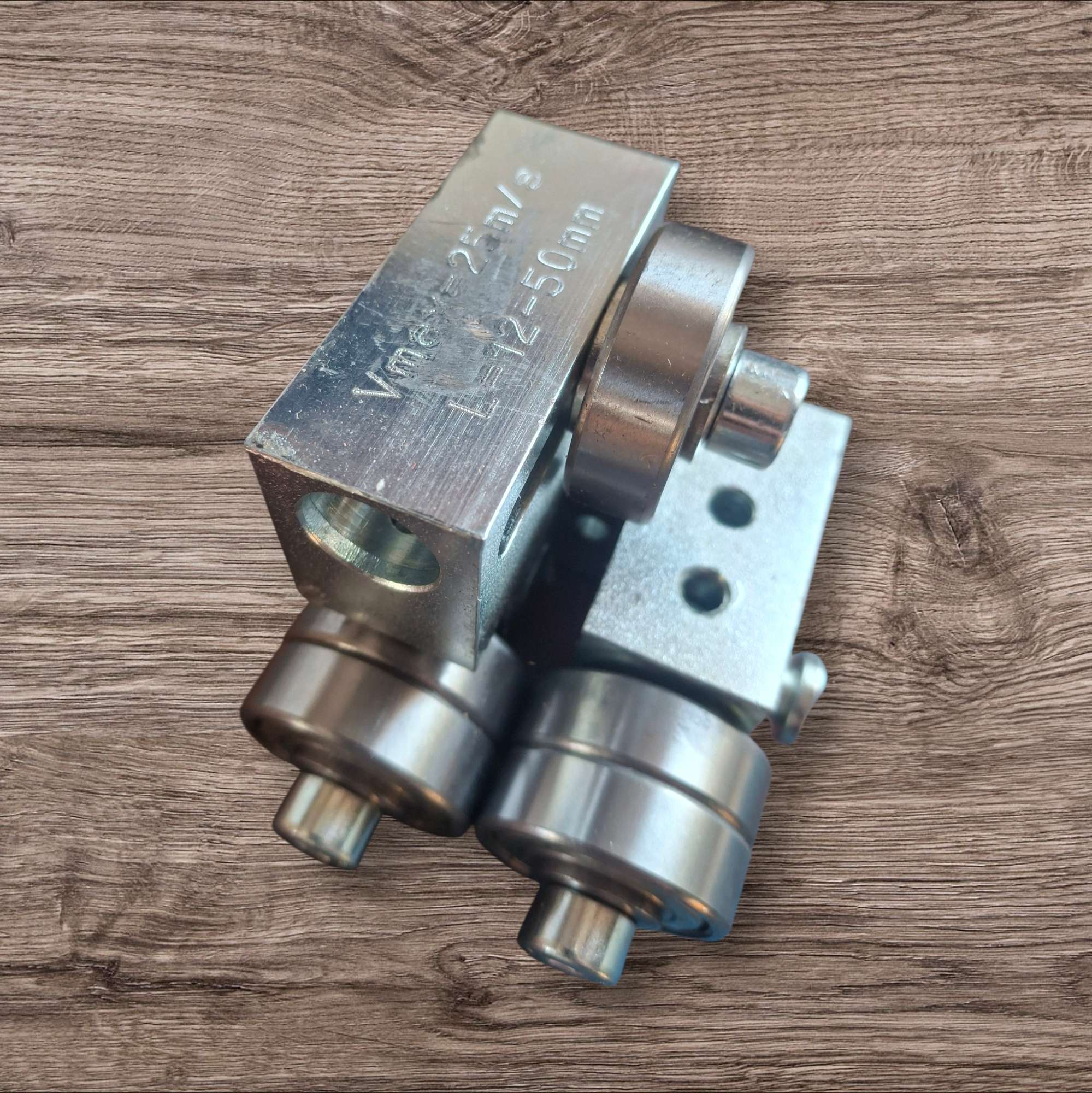 20260115_094930 Csapágyazott szalagfűrész lapvezető 6x6 szépséghibás, AKCIÓS - Image 1