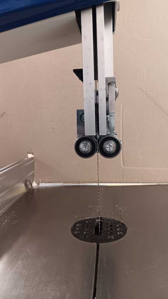 Scheppach HBS 300 szalagfűrész lapvezető